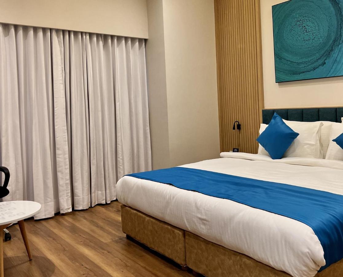 Hotel Blueivy อานันด์ ภายนอก รูปภาพ