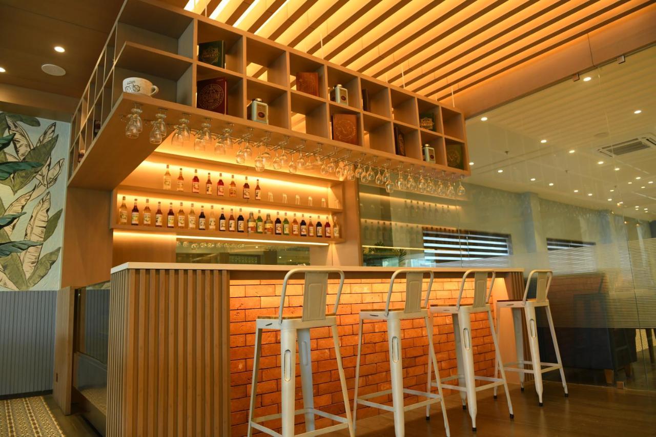 Hotel Blueivy อานันด์ ภายนอก รูปภาพ