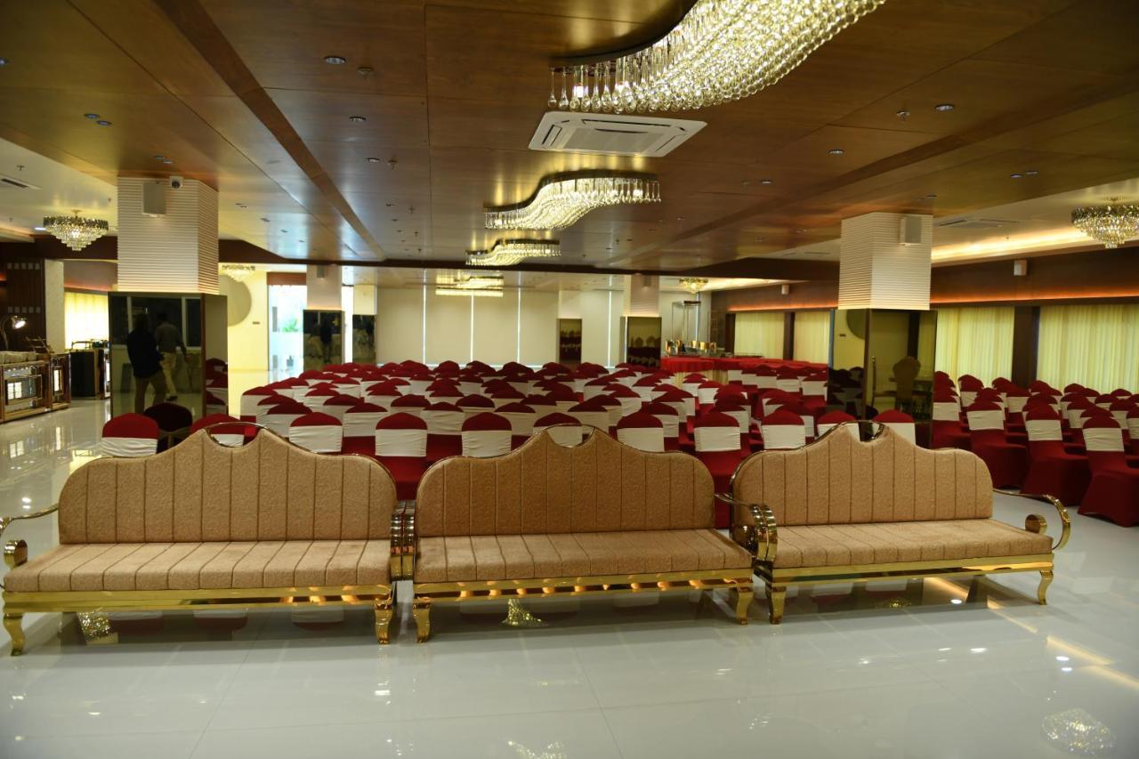 Hotel Blueivy อานันด์ ภายนอก รูปภาพ