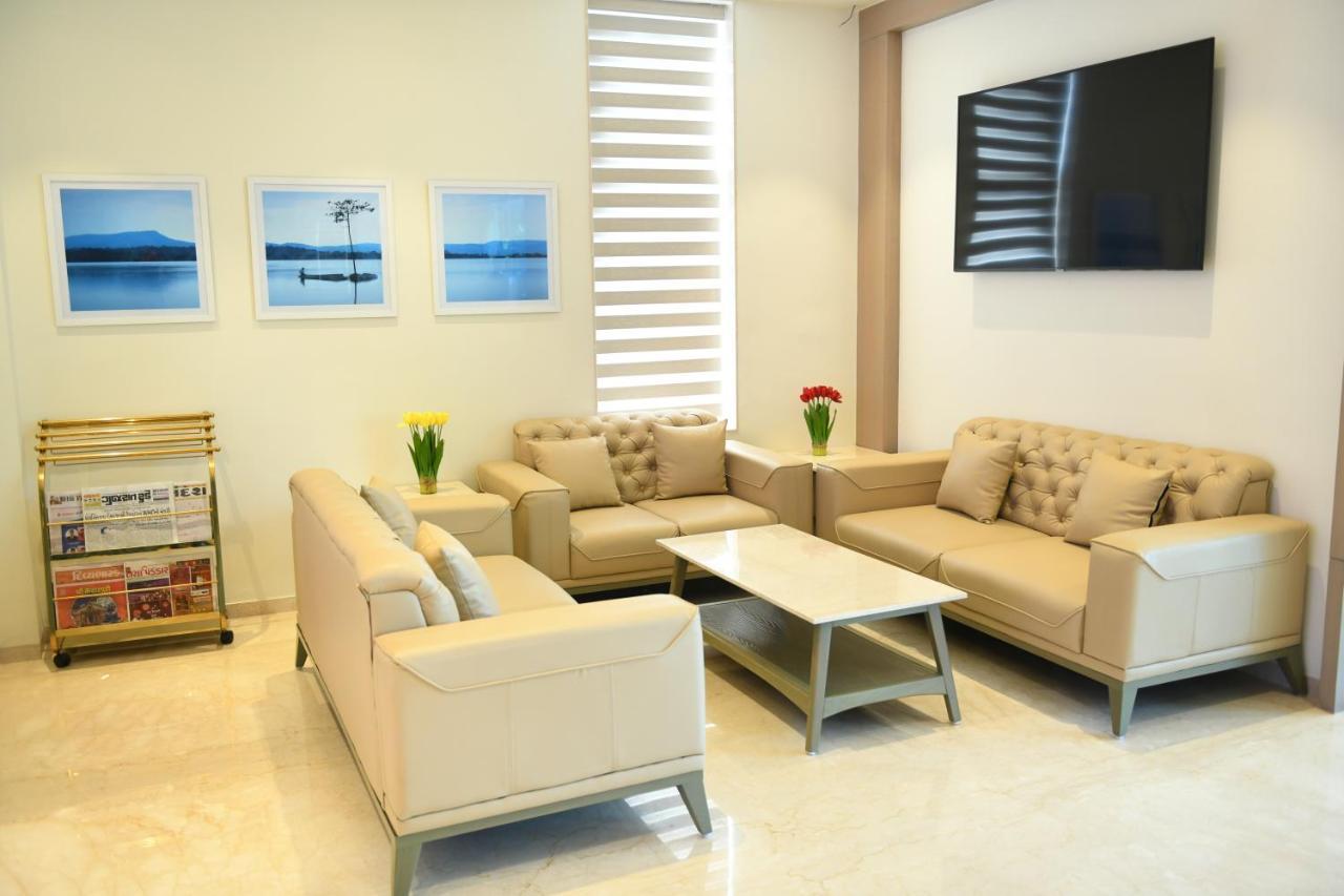 Hotel Blueivy อานันด์ ภายนอก รูปภาพ