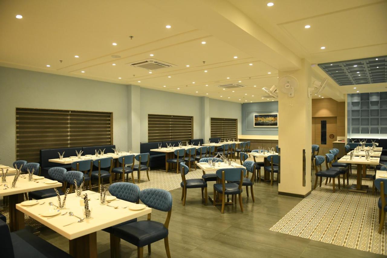 Hotel Blueivy อานันด์ ภายนอก รูปภาพ