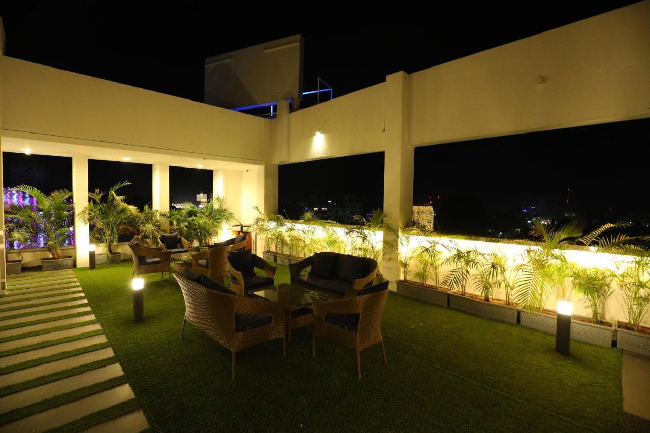 Hotel Blueivy อานันด์ ภายนอก รูปภาพ