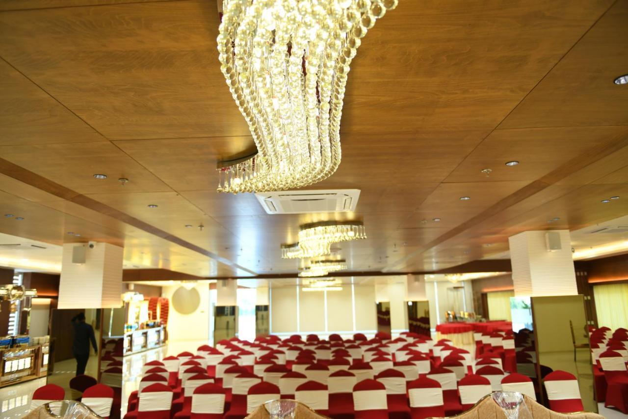 Hotel Blueivy อานันด์ ภายนอก รูปภาพ